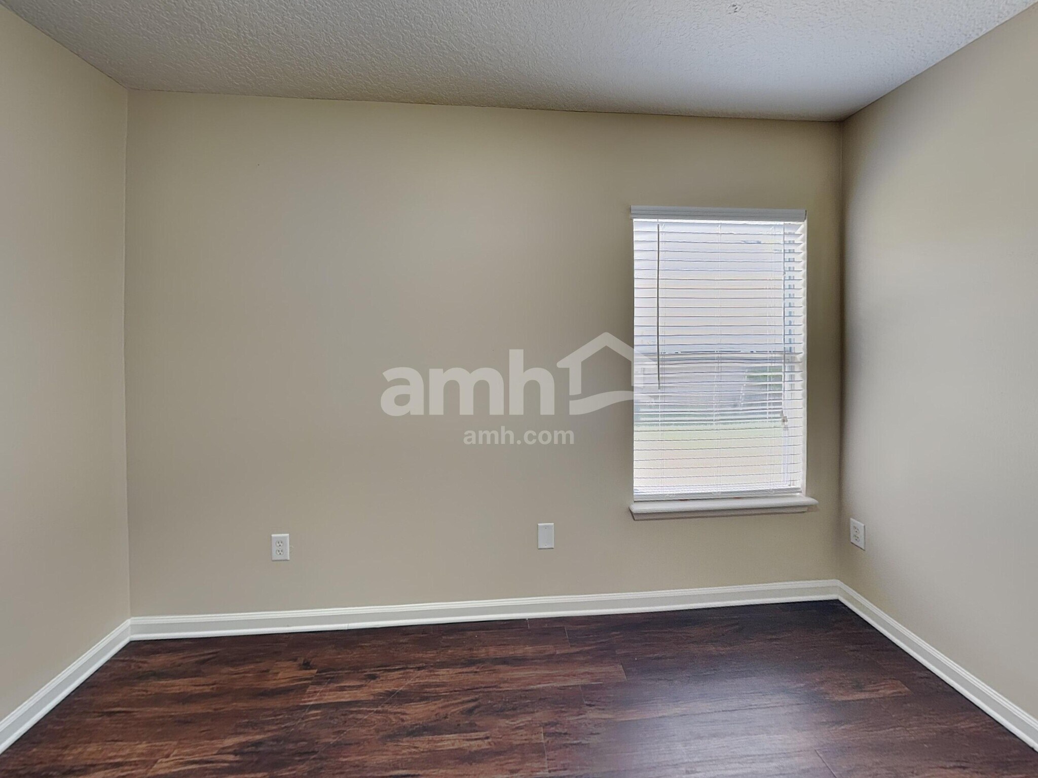 Building Photo - 705 Waterlily Way