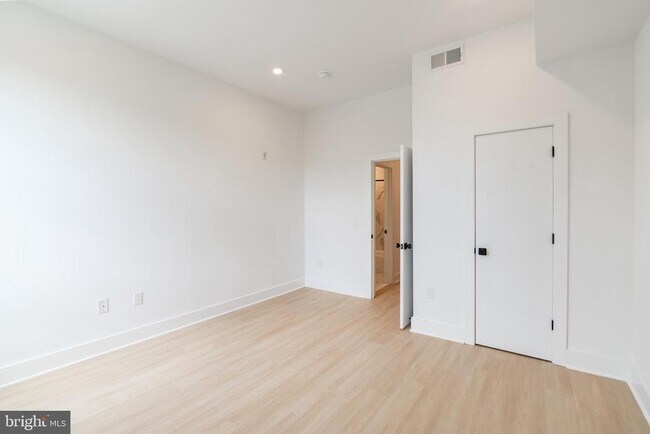 Building Photo - 4408 Lancaster Ave