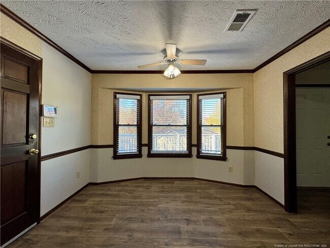 Building Photo - 389 Conifer Dr