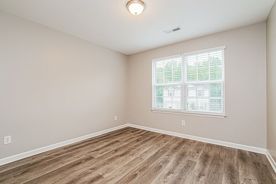 Building Photo - 442 Randolph Dr