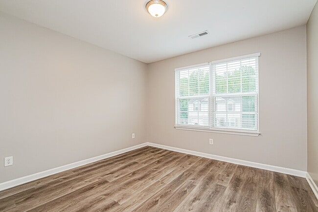 Building Photo - 442 Randolph Dr