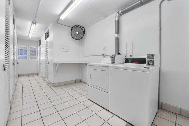 Building Photo - 2301 NE 14th Street Causeway