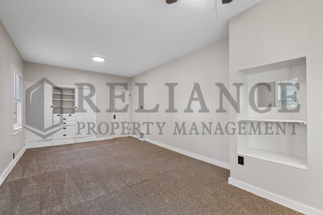 Building Photo - 1007 N Yale Ave