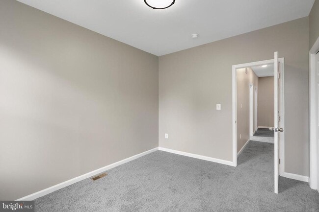 Building Photo - 945 Ashburton St