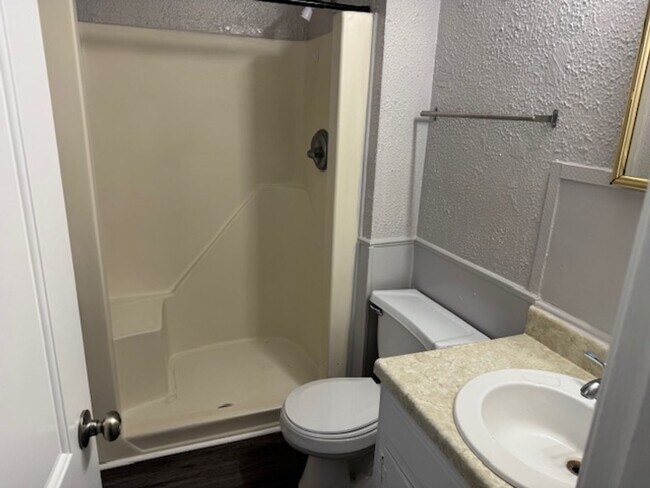 Building Photo - 222 Poplar Rd