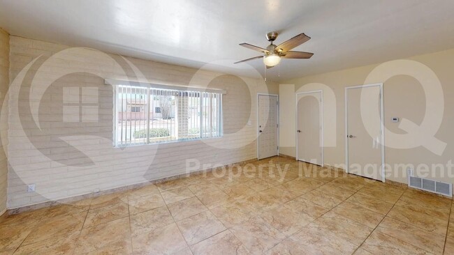 Building Photo - 905 S La Bellota