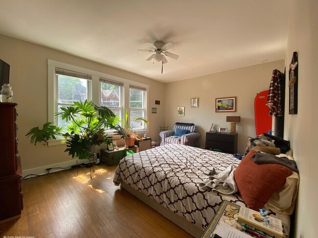 Building Photo - Beautiful Highland Park townhome