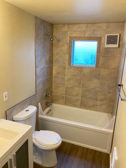 Building Photo - 3901 15th Ave S