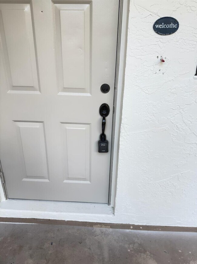 Building Photo - 15710 E Waterside Cir