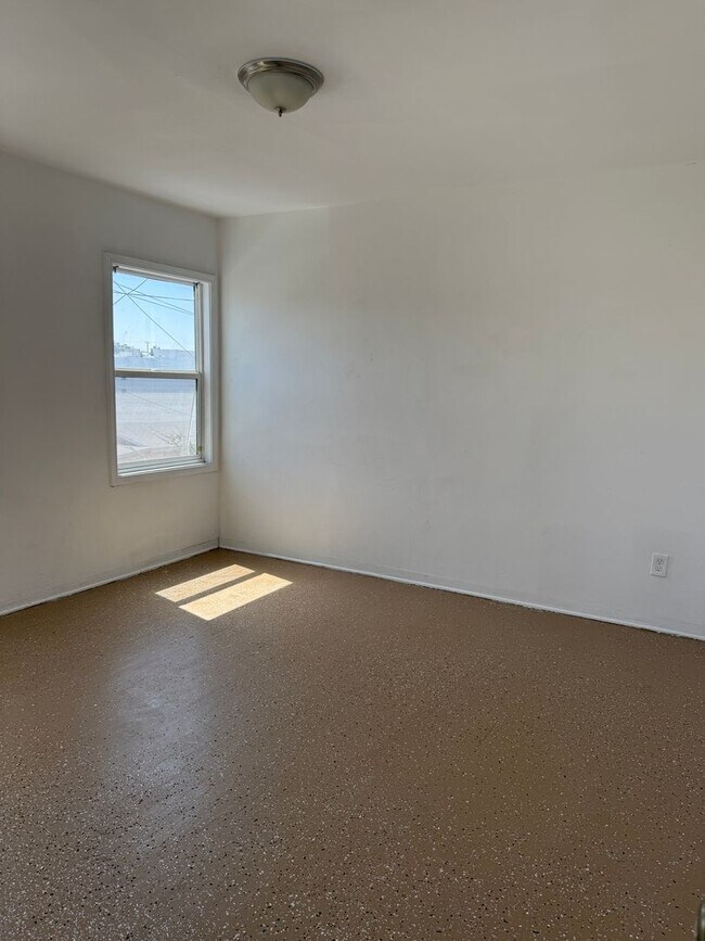 Building Photo - House for rent