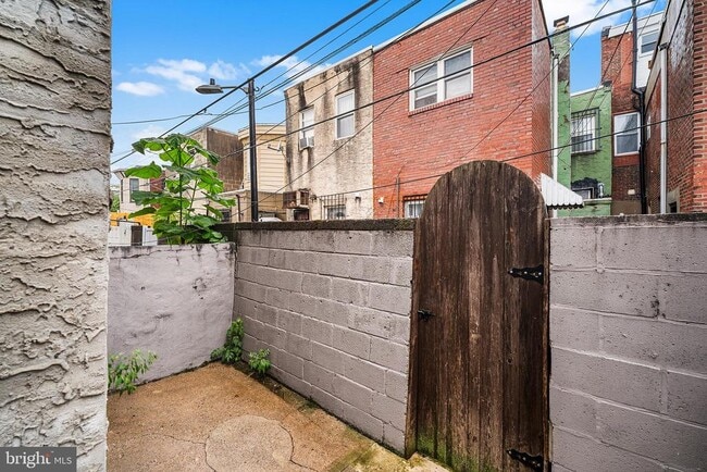 Building Photo - 623 Gerritt St