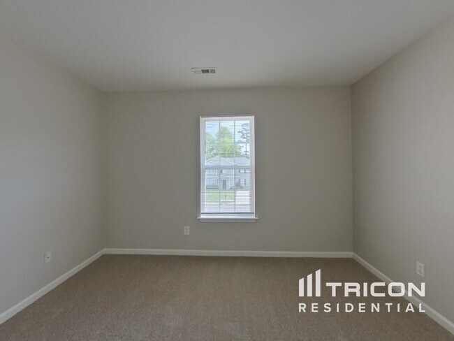 Building Photo - 827 Oakshire Cir