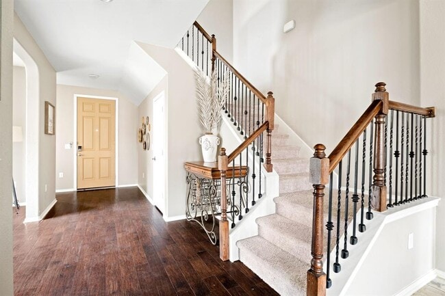 Building Photo - 7300 Ondantra Bnd