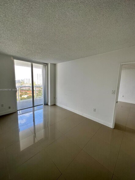 Building Photo - 20515 E Country Club Dr