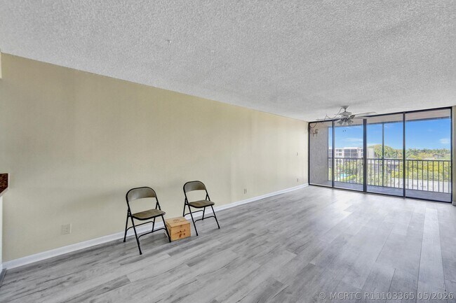 Building Photo - 12 Royal Palm Way