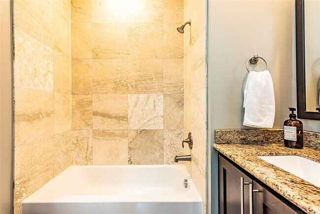 Building Photo - 2510 Chenevert St