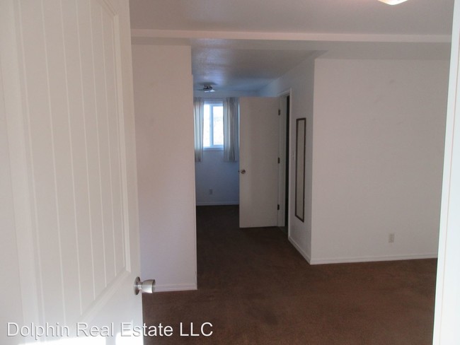 Building Photo - 212 NW Brook St