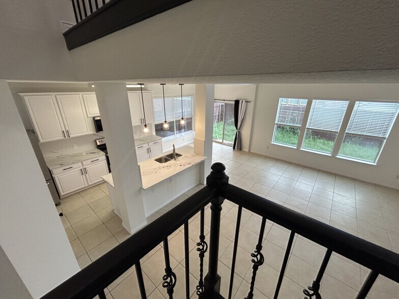 Building Photo - 412 Cypress Hill Dr