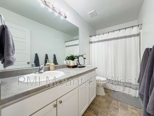 Building Photo - 3565 Water Lilly Ln