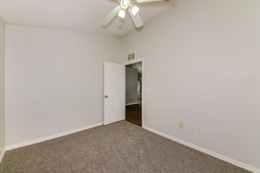 Building Photo - 727 Cristelle Jean Dr