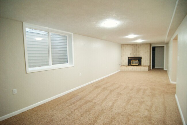 Building Photo - Spacious 6 Bed / 3 Bath Home in Rigby!