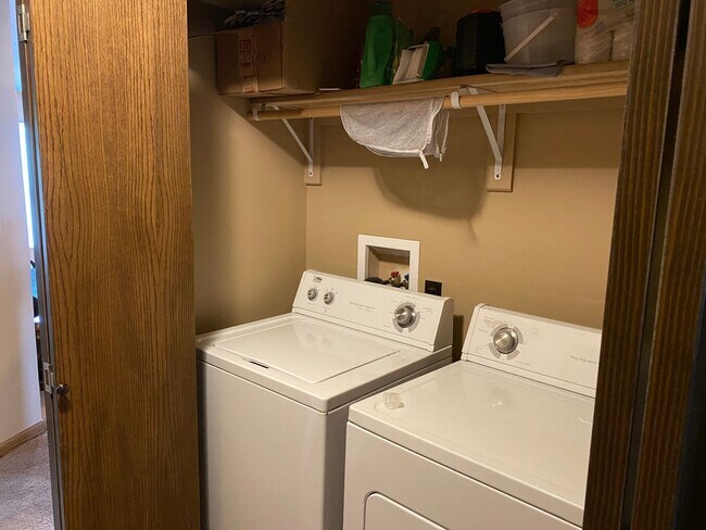 Building Photo - 818 Bluemont Ave