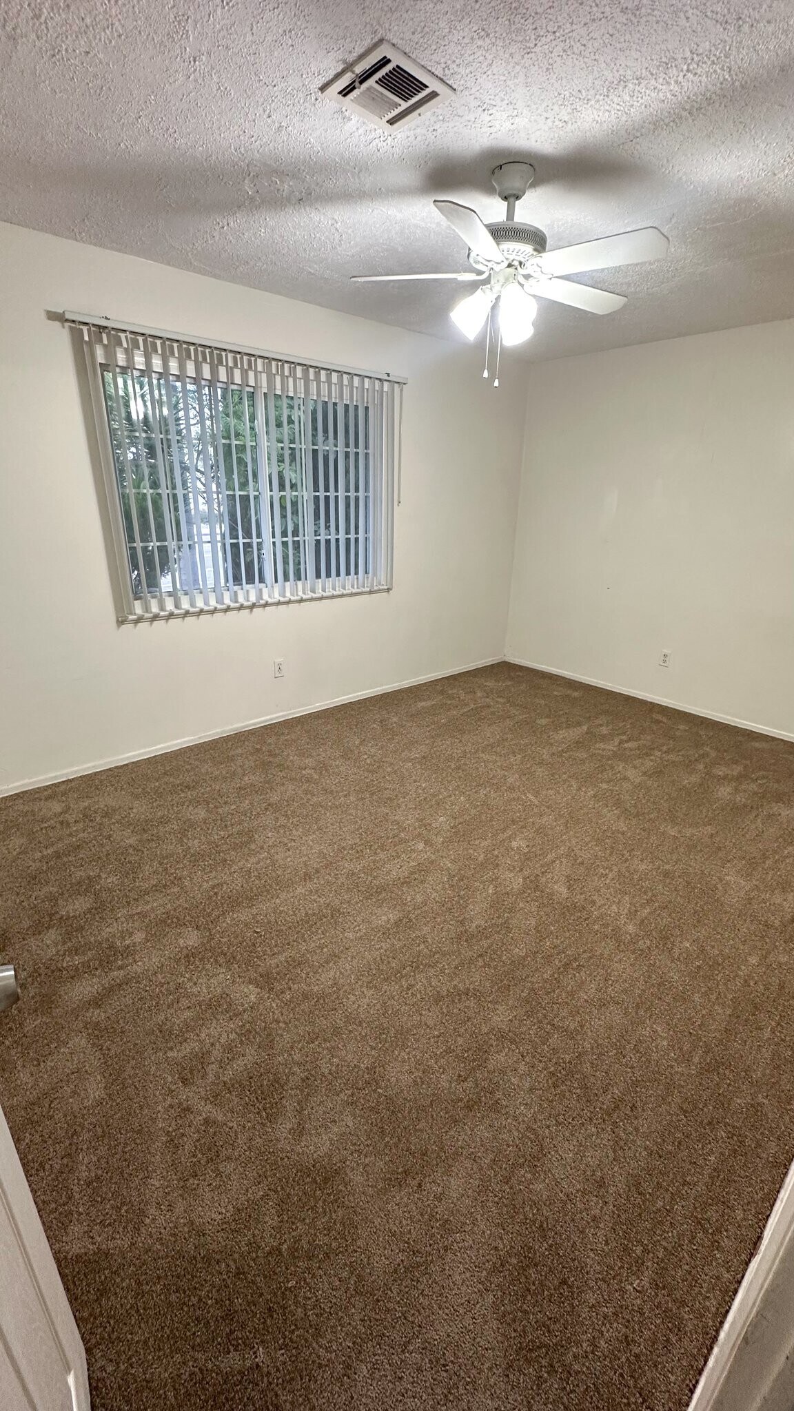 Building Photo - 4640 Clairemont Dr