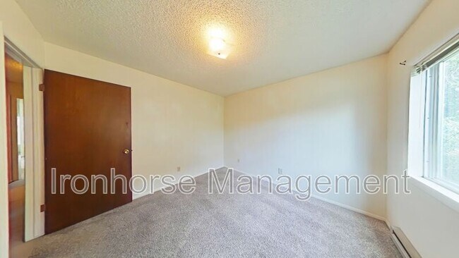 Building Photo - 515 S 15th Ave