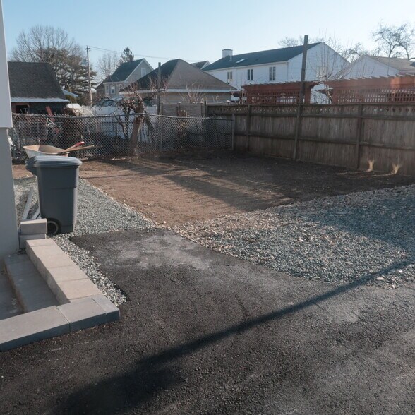 Building Photo - 32 Newhall St