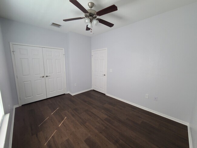 Building Photo - 3151 Roe Dr