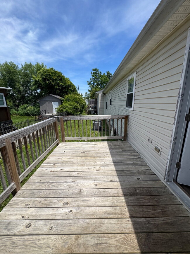 Building Photo - 1754 Meadowbrook Terrace