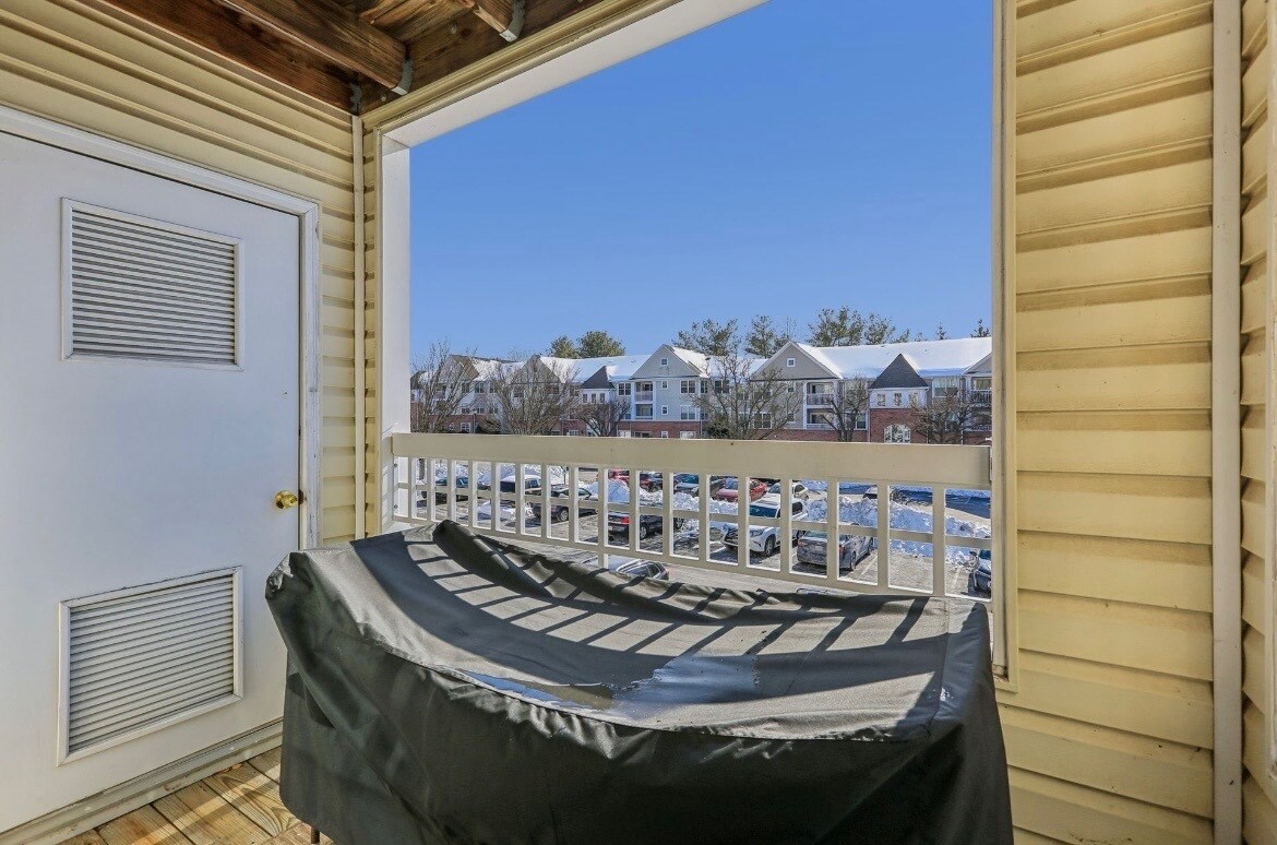 Building Photo - 1310 Sheridan Pl