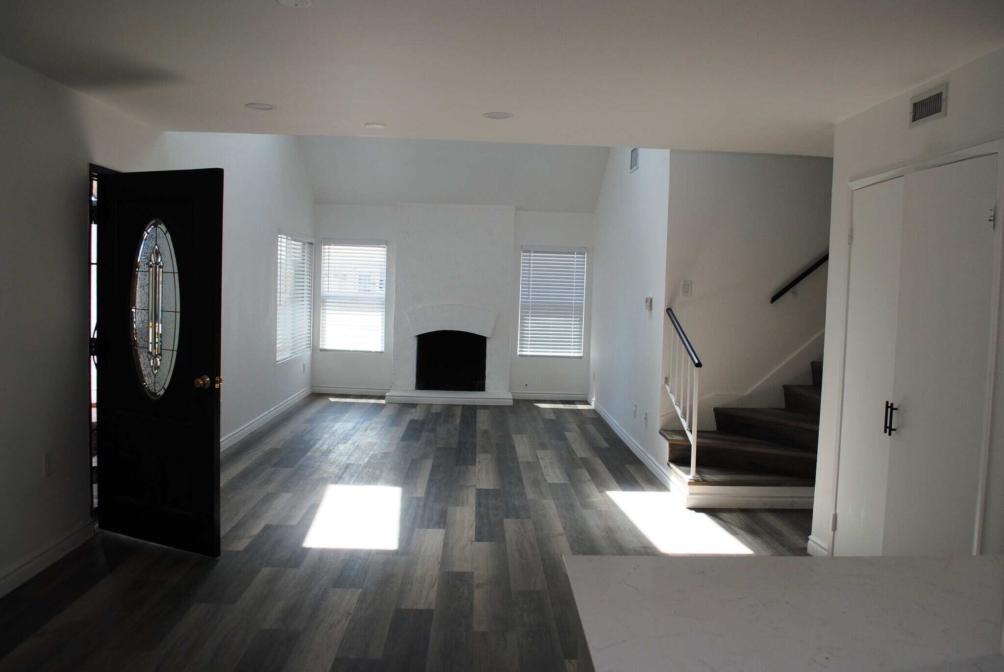 Entry - 5475 Mantua Ct