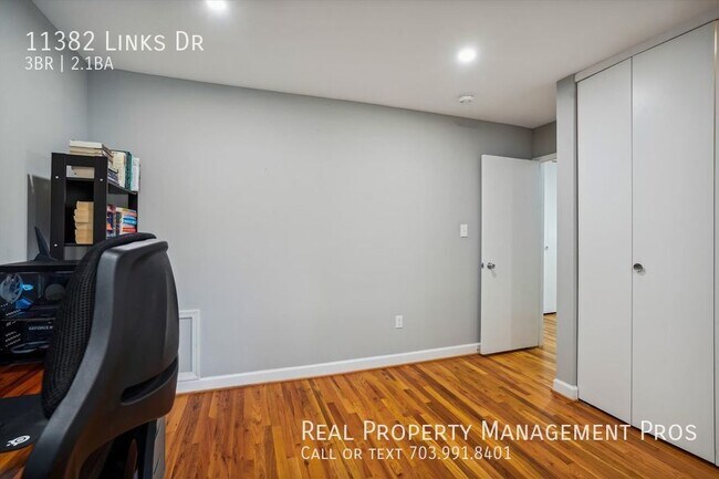 Building Photo - 11382 Links Dr