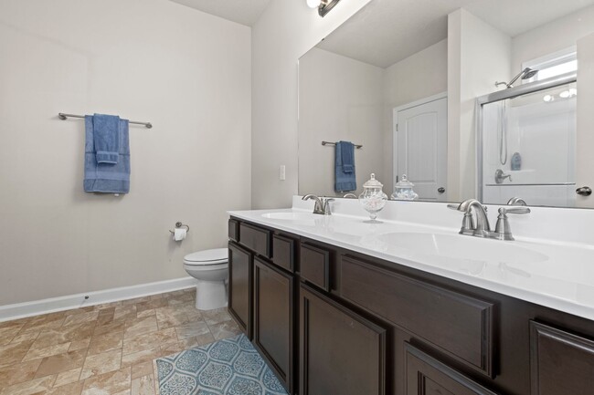 Building Photo - Colony at Towne Pointe