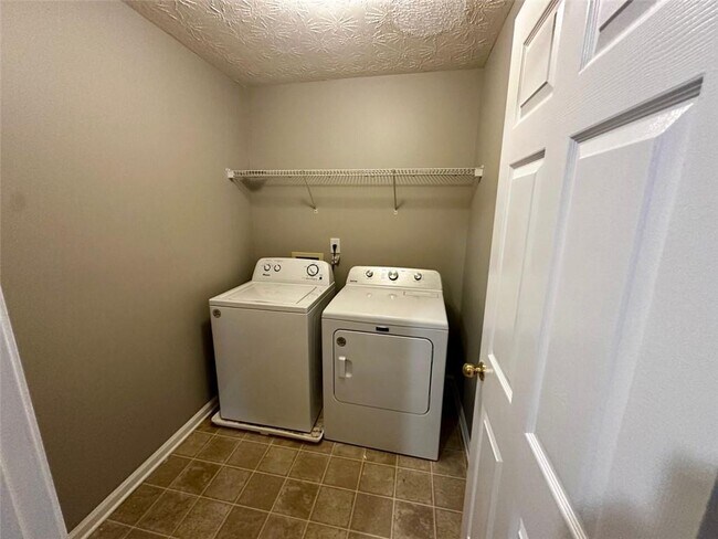 Building Photo - 413 Glenleigh Dr