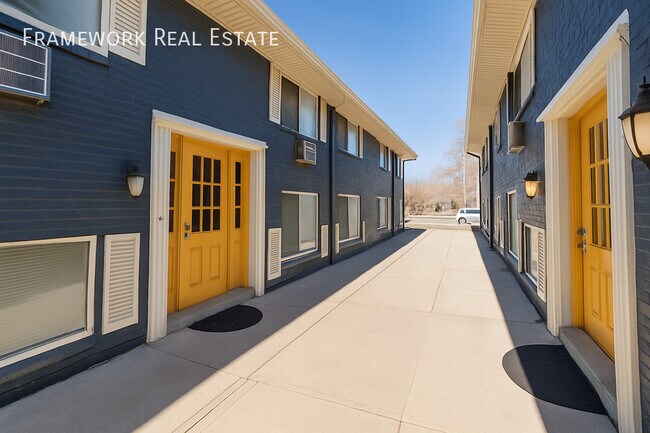 Building Photo - 824 12th St