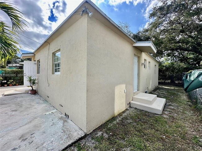 Building Photo - 6320 NW 1st Pl