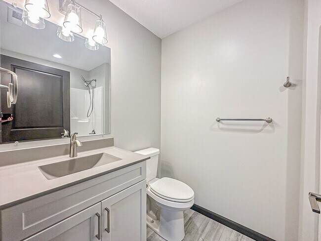 Building Photo - Beautiful 2 Bed, 2 Bath PREMIUM Apartment in PRIME location!  Furnished & Unfurnished Options Ava...