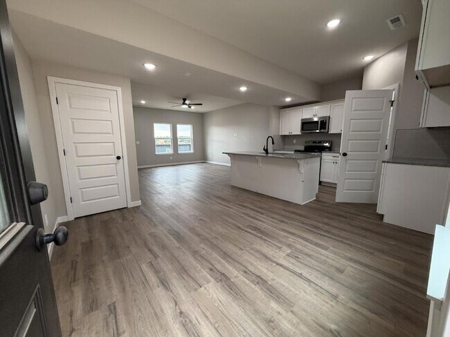 Building Photo - 939 Holstein Ln