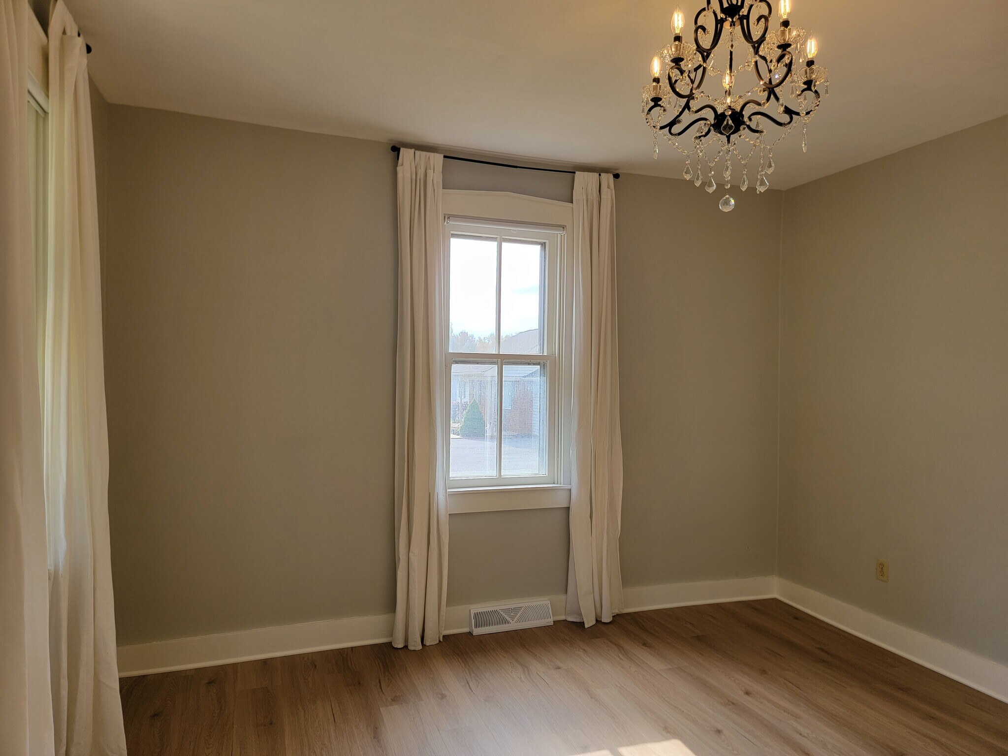 Building Photo - 819 Fruitville Pike