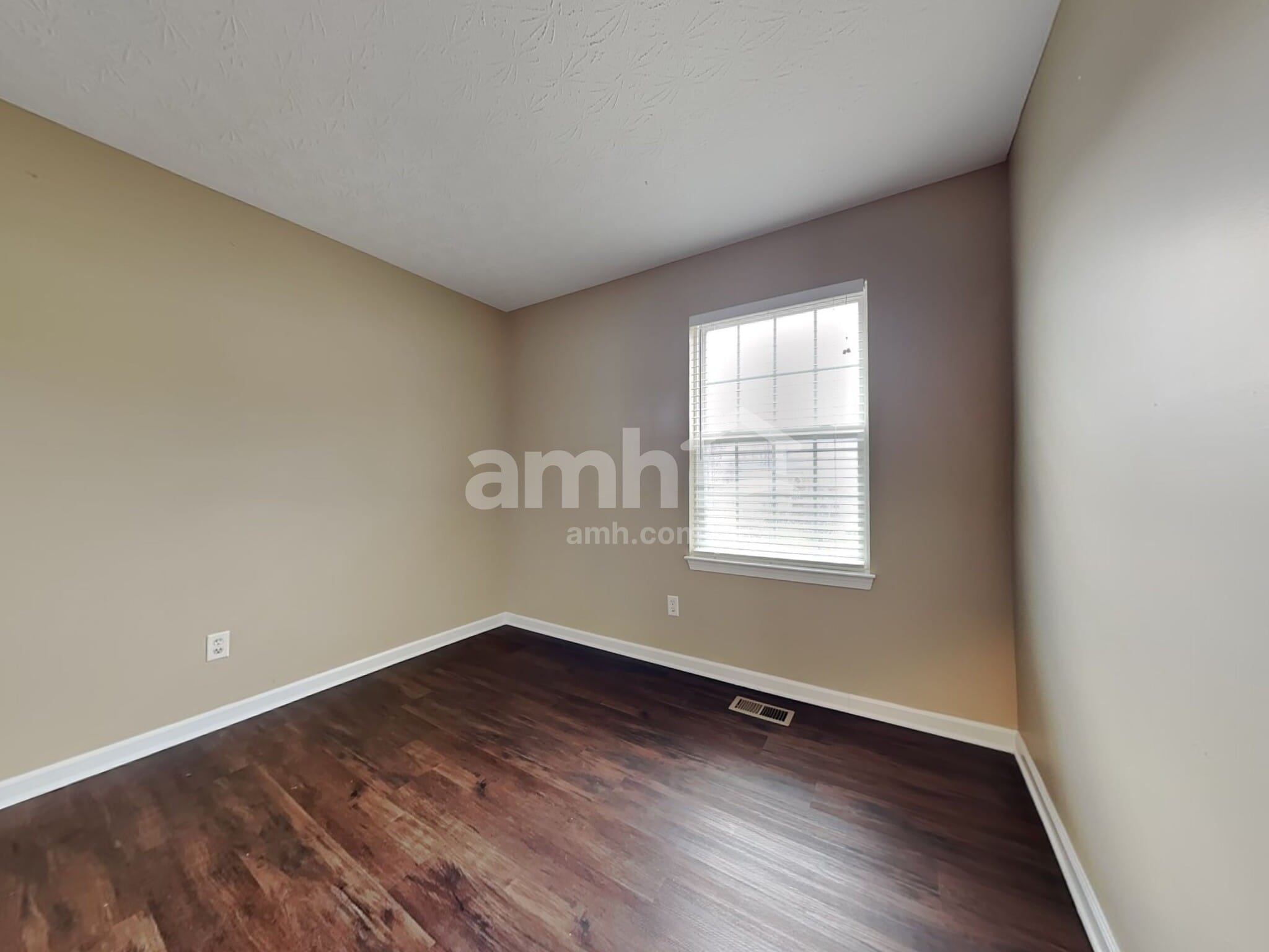 Building Photo - 15 Woodsong Ct