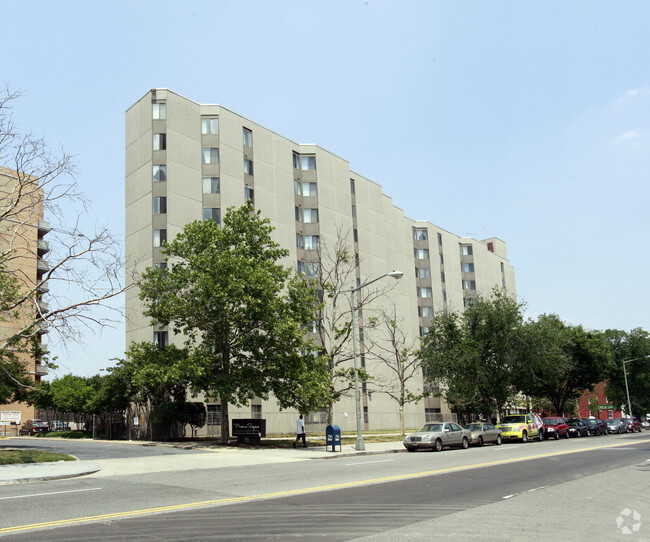 Building Photo - Museum Square One
