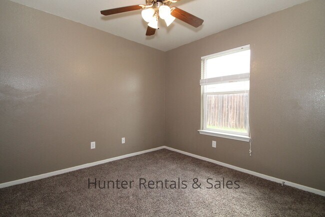 Building Photo - Timber Ridge Estates Beauty!