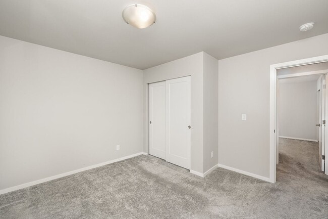Building Photo - Modern home with 4 bed 2.5 bath available ...