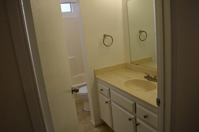 Building Photo - 4809 Millbrook Way
