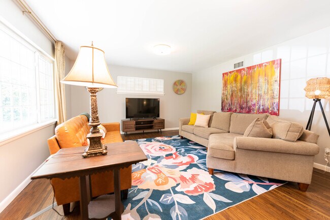 Building Photo - 6924 W Markham St