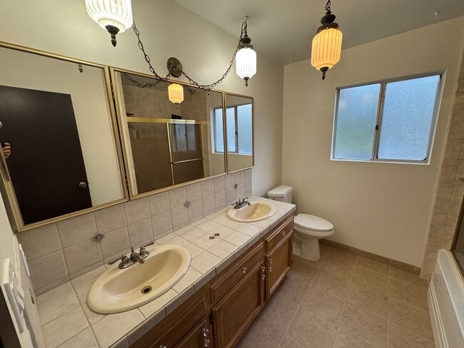 Building Photo - El Cajon Rancho Estate