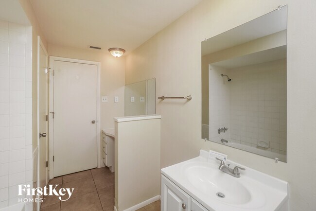 Building Photo - 10134 Oleander Dr