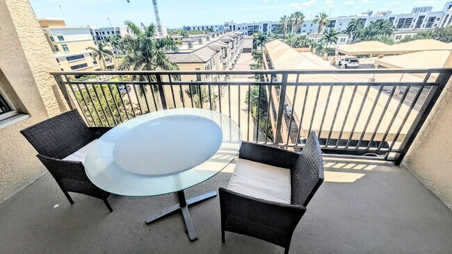 Building Photo - Annual (furniture Optional) furnished/Seasonal/short term 2 bedroom 2 bath In the Renaissance